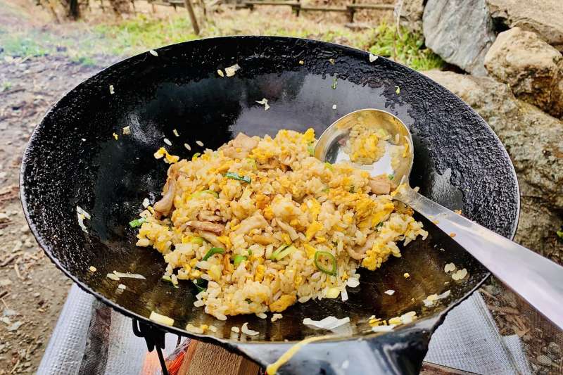 キャンプで作るチャーハン